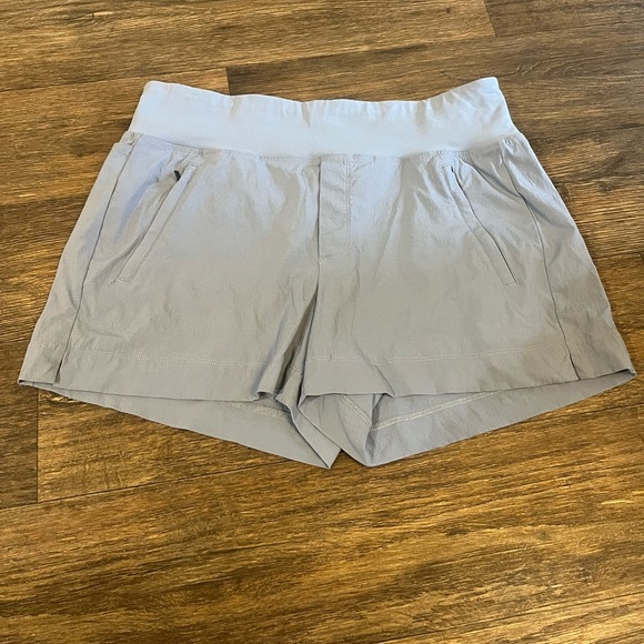 Athleta Pants - Athleta Women's Trekkie North Mid Rise Lightweight Shorts